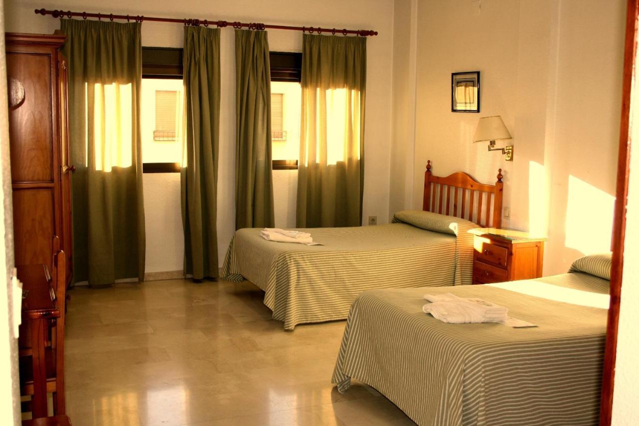 Pension Reina Josefina Santafé Chambre photo