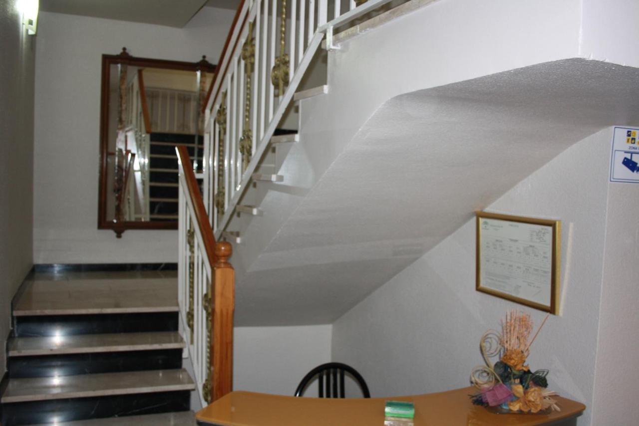 Pension Reina Josefina Santafé Extérieur photo